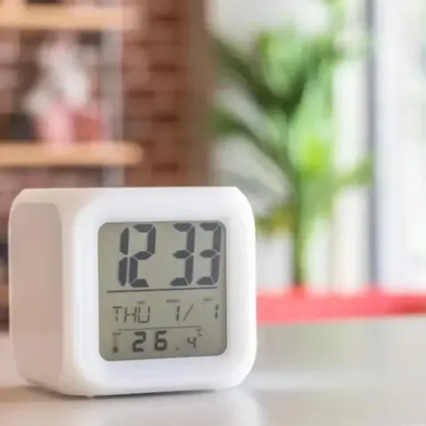 Budzik zegarek świecący kameleon termometr temperatura data wyświetlacz led