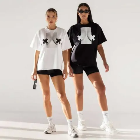 Chiara Wear - T-shirt bawełniany oversize XX BOOBIES - biały S