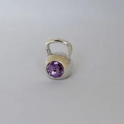 Fit Kolekcja - Zawieszka na łańcuszek srebrny KETTLEBELL SWAROVSKI Violet
