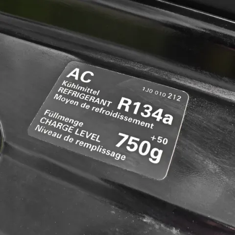 GAZ DO NABIJANIA KLIMATYZACJI AUT Z R134a CZYNNIK 4w1 USZCZELNIACZ 4 PUSZKI