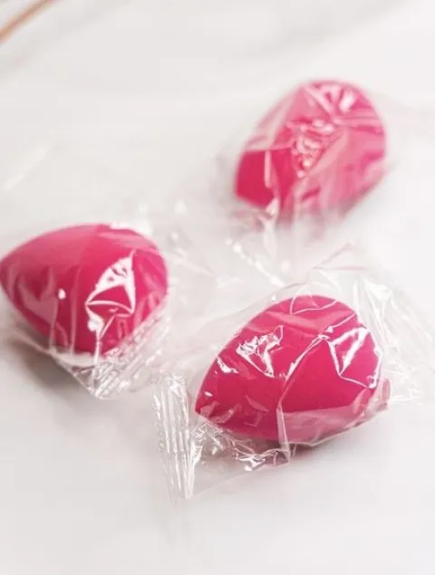GĄBKA DO MAKIJAŻU BEAUTY BLENDER MALINOWA BLENDING SPONGE MAKE UP 1 SZT