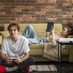 KONSOLA RETRO GRA TELEWIZYJNA BEZPRZEWODOWA HDMI +2PADY TV WIFI +20000 GIER