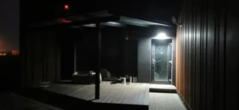 LAMPA KINKIET ZEWNETRZNY ELEWACYJNY LED 12W Z CZUJNIKIEM RUCHU I ZMIERZCHU