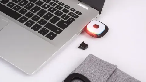 Lampka led do czapki z lampką latarką led ładowana usb 3 tryby świecenia