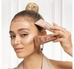 LOREAL LUMI GLOTION ROZŚWIETLACZ W PŁYNIE 902 LIGHT GLOW
