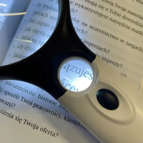 Lupa Szkło Powiększające do Czytania z Podświetleniem Podwójna 3 Diody LED