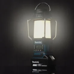 MAKITA DMR055 RADIO Z LAMPĄ AM/FM 18V LXT 260 lm
