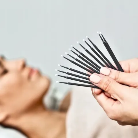 MIKRO APLIKATORY DO RZĘS BEZWŁÓKIENKOWE W TUBIE MICROBRUSH CZARNE 100 sztuk