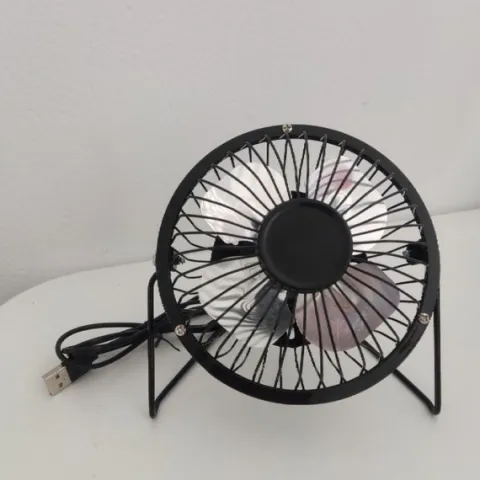 MINI WENTYLATOR MAŁY WIATRAK BIURKOWY WIATRACZEK STOJĄCY PRZENOŚNY CZARNY