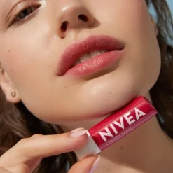 NIVEA CHERRY SHINE Pomadka ochronna do ust wiśniowa koloryzująca 4,8g