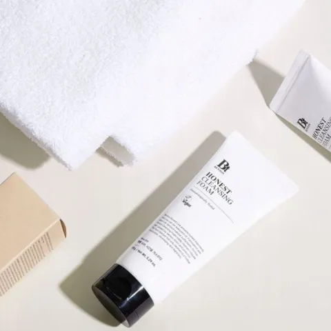 Pianka oczyszczająca do mycia twarzy BENTON Honest Cleansing Foam 150g