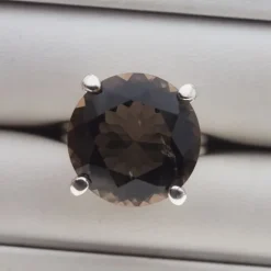 Pierścionek - Kwarc dymny okrągły (szlif diamentowy) w srebrze 16 (Średnica wewnętrzna 17,67 mm)