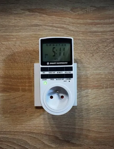 PROGRAMATOR CZASOWY WŁĄCZNIK WYŁĄCZNIK LCD CYFROWY HARMONOGRAM 7 DNI POLSKI