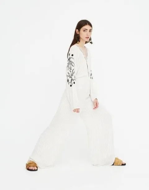 PULL & BEAR KREMOWY KOMBINEZON PASKI HAFTY (M)