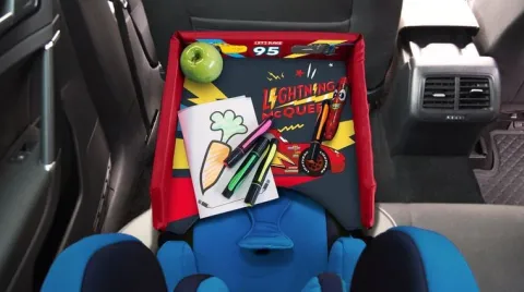 STOLIK PODRÓŻNY OSŁONA DO AUTA CARS Disney