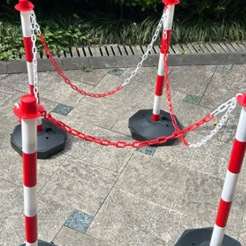 Słupek wygrodzeniowy blokujący czerwono-biały drogowy parkingowy 85 cm