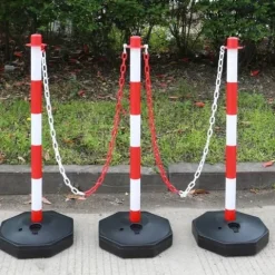 Słupek wygrodzeniowy blokujący czerwono-biały drogowy parkingowy 85 cm