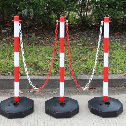 Słupek wygrodzeniowy blokujący czerwono-biały drogowy parkingowy 85 cm