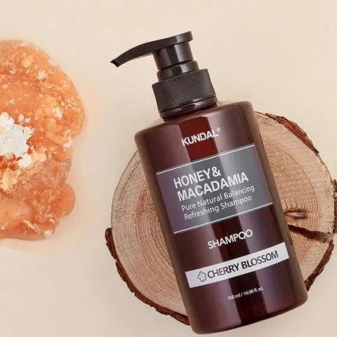 Szampon do włosów KUNDAL Honey&Macadamia Nature Shampo Cherry 500ml