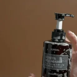 Szampon do włosów KUNDAL Honey&Macadamia Nature Shampo Cherry 500ml