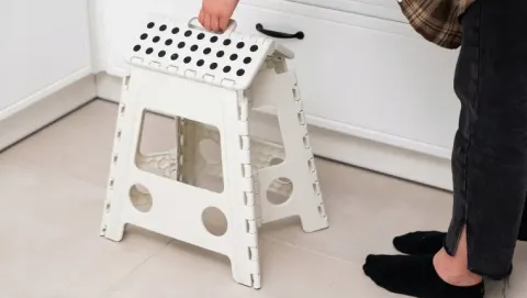 Taboret stołek składany antypoślizgowy krzesło podest 150kg 39cm biały