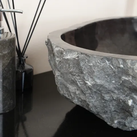 Umywalka z kamienia czarna naturalny zlew 60 cm kamienny