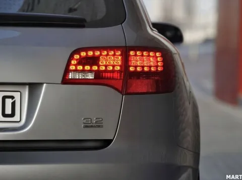Volkswagen Multivan T7 L2 Style Diesel Listwa dekoracyjna klapy bagażnika c