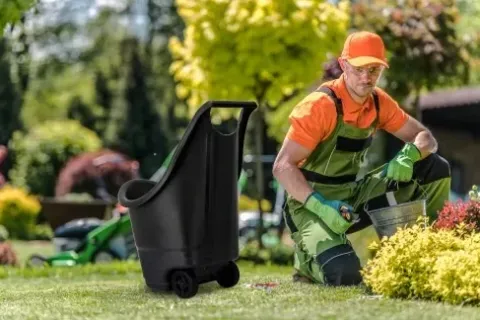 WIELOFUNKCYJNY WÓZEK OGRODOWY Z KÓŁKAMI 50L CZARNY Z RĄCZKĄ