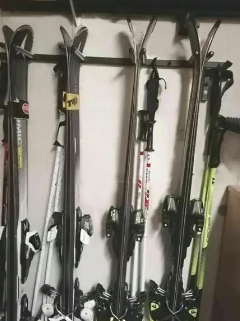WIESZAK NA NARTY KIJKI NORDIC WALKING METALOWY 83 CM S3