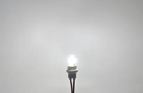 W5W żarówka LED T10 12-24V CANBUS 500lm 8 kolorów Biała