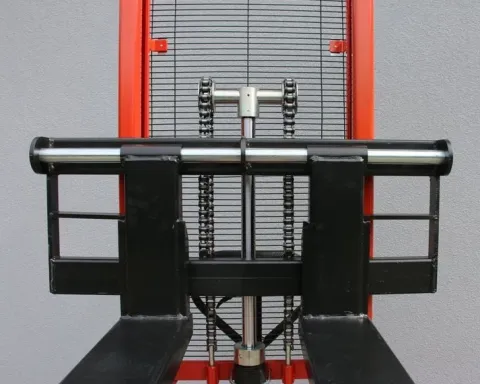 WÓZEK PALETOWY PALECIAK WIDŁOWY MASZTOWY PODNOŚNIKOWY SFH 1020 1T 1000KG 2 metry z regulowanym rozstawem wideł oraz pompą nożną