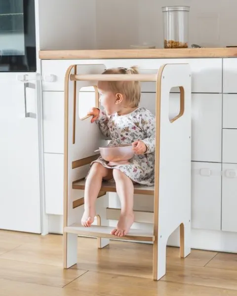 Zabudowany Kitchen Helper dla dzieci Biały