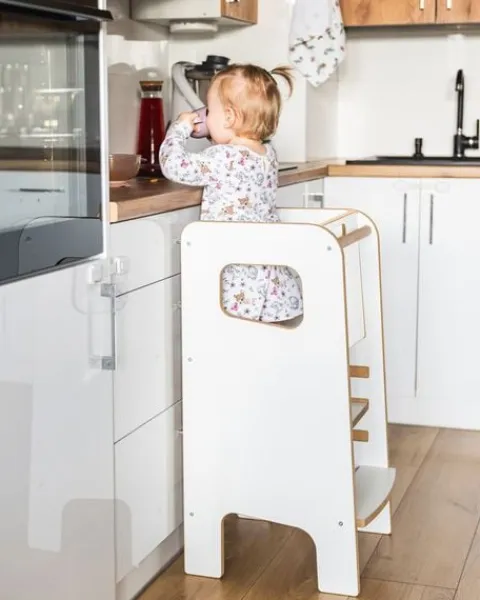 Zabudowany Kitchen Helper dla dzieci Biały