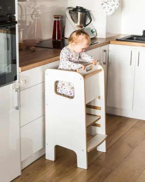 Zabudowany Kitchen Helper dla dzieci Biały