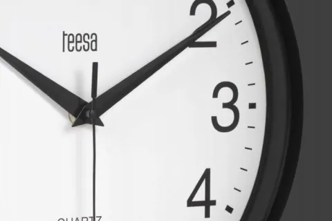 Zegar ścienny 25 cm Teesa czarny nowoczesny cichy