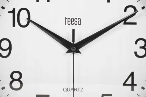 Zegar ścienny 25 cm Teesa czarny nowoczesny cichy