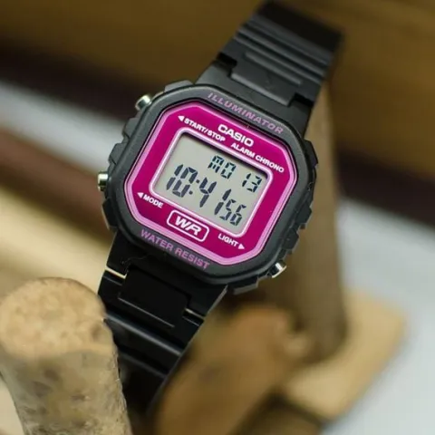 ZEGAREK DZIECIĘCY CASIO LA-20WH-4ADF + BOX