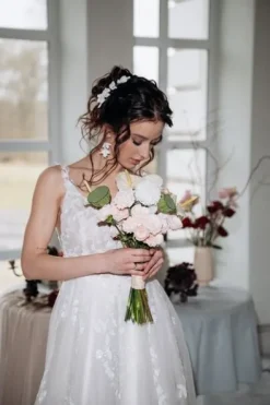 ZŁOTE długie kolczyki kwiaty perły HANDMADE białe boho efektowne ŚLUBNE